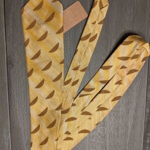 Cutter Cravat - Vintage Woven Geometric - Yellow